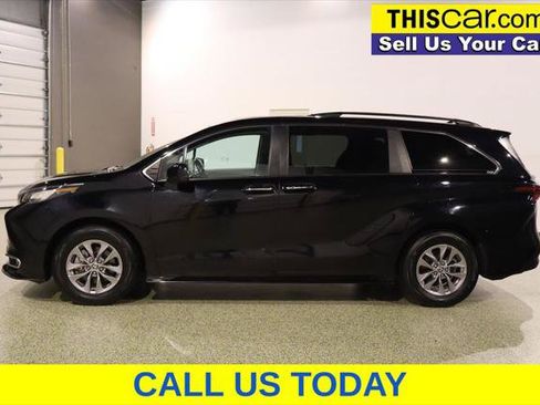 Used 2023 Toyota Sienna XLE FWD image 6