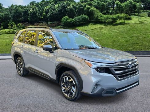 Used 2025 Subaru Forester Limited w/ Popular Package image 7