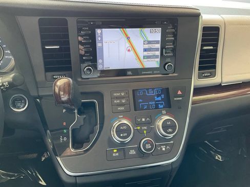 Used 2018 Toyota Sienna Limited Premium AWD/4WD image 14