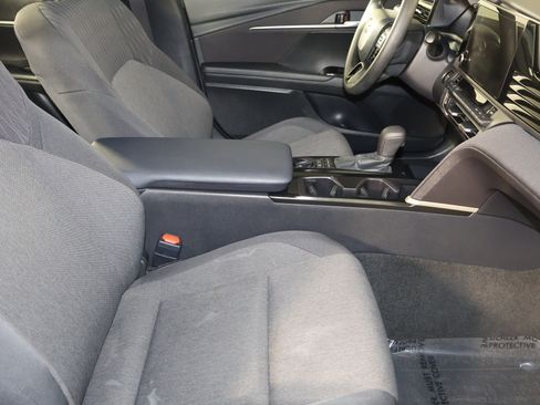 Used 2025 Toyota Camry LE image 42