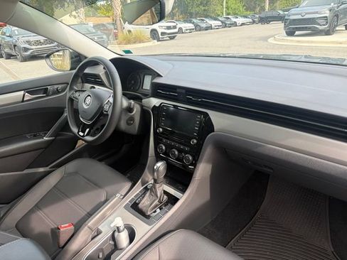 Certified 2022 Volkswagen Passat 2.0T SE FWD image 21