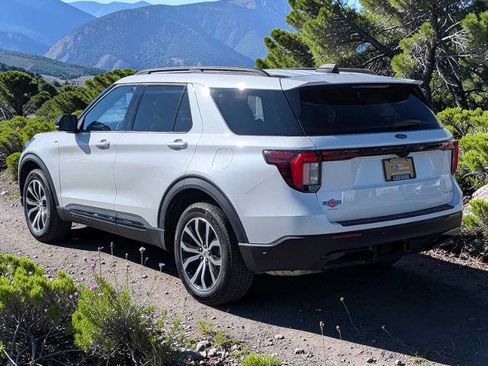 Certified 2025 Ford Explorer ST-Line AWD/4WD image 4