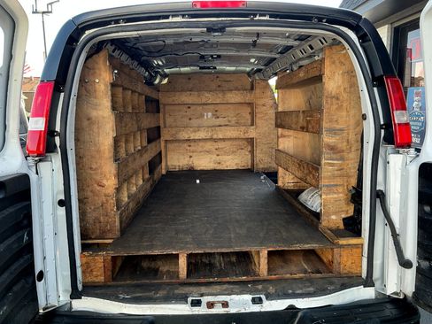 Used 2019 Chevrolet Express 3500 w/ Driver Convenience Package image 16