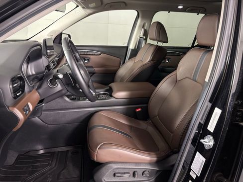 Used 2025 Honda Pilot Elite image 16