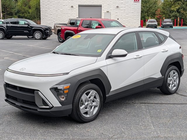 Used 2025 Hyundai Kona SE FWD image 3