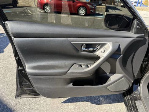 Used 2017 Nissan Altima 2.5 SV image 9