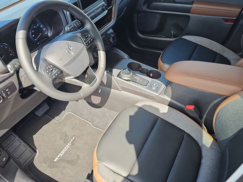 Used 2024 Ford Bronco Sport Outer Banks w/ Tech Package AWD/4WD image 9