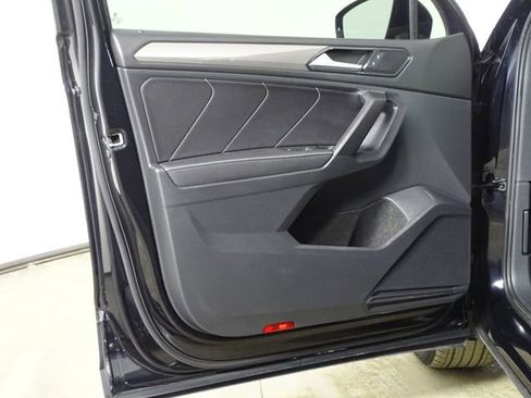 Used 2023 Volkswagen Tiguan SE image 18