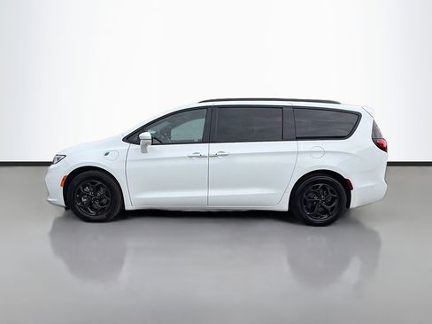 Used 2021 Chrysler Pacifica Touring-L w/ Uconnect Theater Family Group image 2