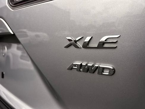 Used 2023 Toyota Corolla Cross XLE AWD/4WD image 9