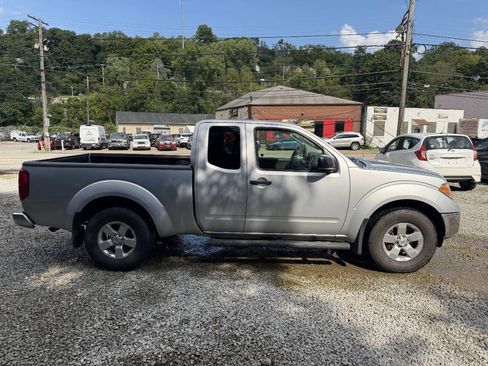 Used 2011 Nissan Frontier SV AWD/4WD image 6