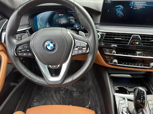 Used 2023 BMW 530e w/ Premium Package image 30