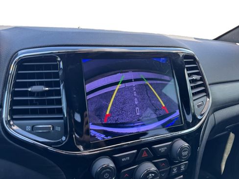 Used 2019 Jeep Grand Cherokee Altitude image 13