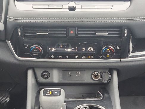 Used 2024 Nissan Rogue SL image 18