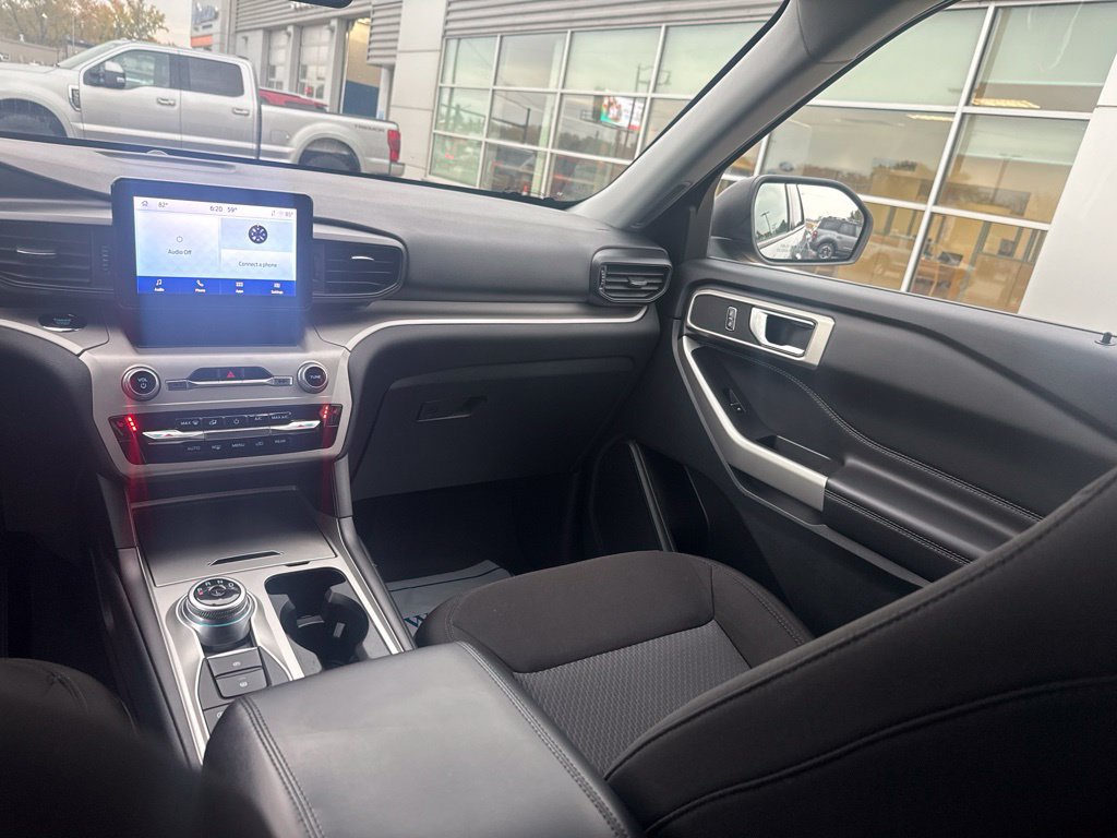 Used 2023 Ford Explorer XLT AWD/4WD image 34