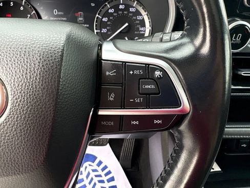 Used 2021 Toyota Highlander XSE AWD/4WD image 15