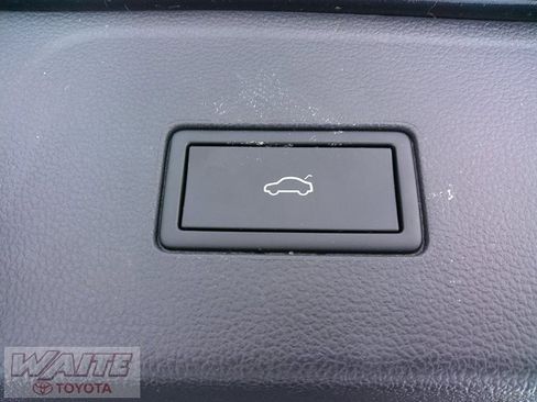 Used 2024 Volkswagen Atlas SE image 26