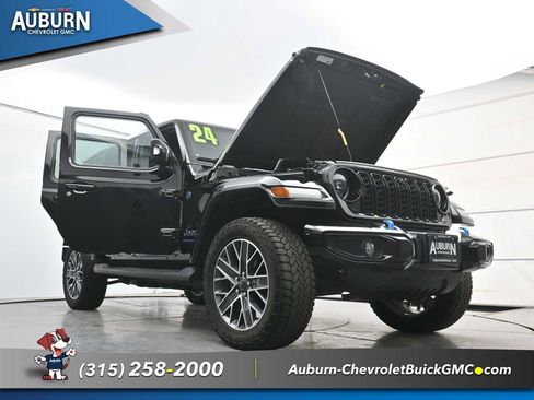 Used 2024 Jeep Wrangler High Altitude AWD/4WD image 34