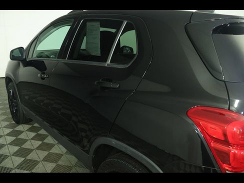 Used 2022 Chevrolet Trax LT w/ Driver Confidence Package AWD/4WD image 16