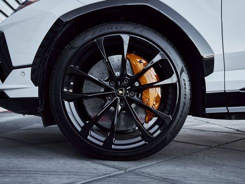 Used 2024 Lamborghini Urus S image 3