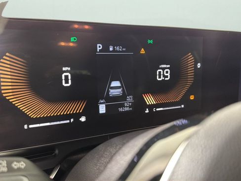 Used 2025 Kia Carnival EX FWD image 20