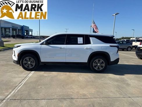 Used 2024 Chevrolet Traverse LS FWD image 3