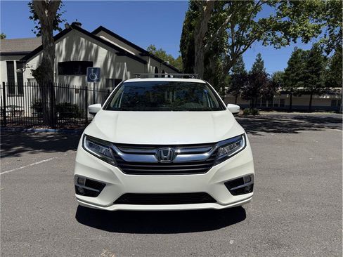 Used 2019 Honda Odyssey Touring image 2