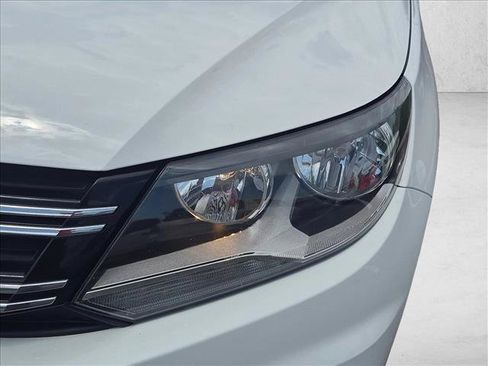 Used 2017 Volkswagen Tiguan S FWD image 6
