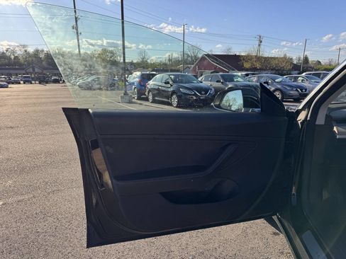 Used 2018 Tesla Model 3 Long Range image 13