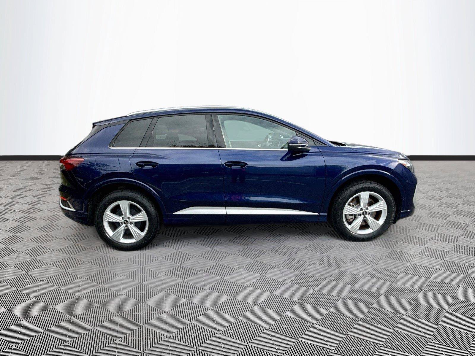 Used 2024 Audi Q4 e-tron Premium Plus w/ Premium Plus AWD/4WD image 8