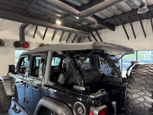 Used 2022 Jeep Wrangler Unlimited Sport image 21