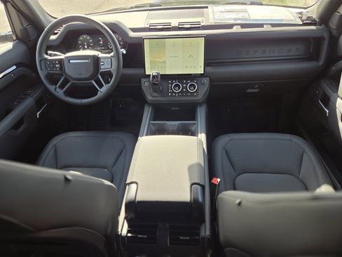 New 2026 Land Rover Defender 130 X-Dynamic SE image 8
