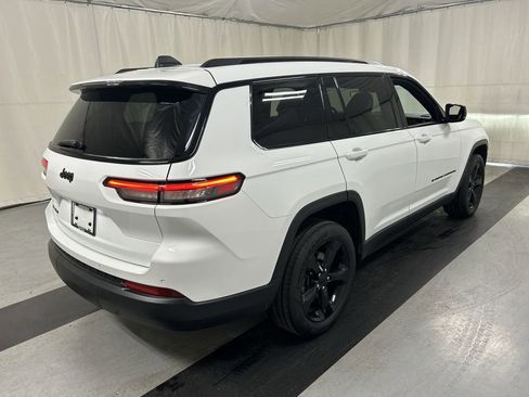 Used 2021 Jeep Grand Cherokee L Laredo image 2