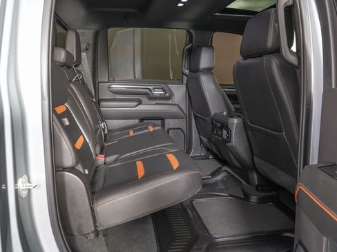 Used 2024 GMC Sierra 2500 AT4 w/ AT4 Preferred Package image 12