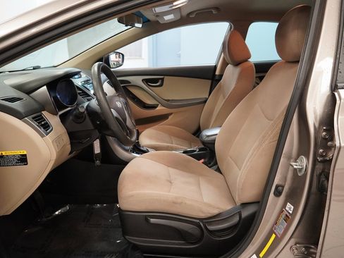 Used 2015 Hyundai Elantra SE image 5