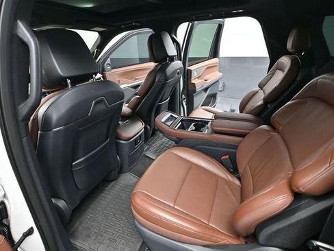 Used 2025 Lincoln Navigator L Reserve AWD/4WD image 39
