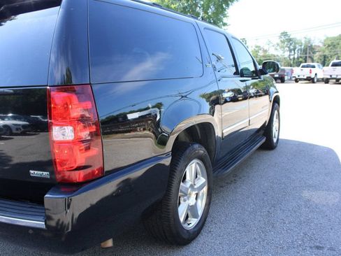 Used 2011 Chevrolet Suburban LTZ RWD image 27