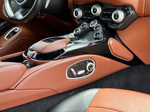 Used 2020 Aston Martin V8 Vantage Coupe RWD image 33