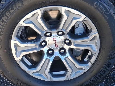 Used 2024 GMC Sierra 1500 SLT image 8