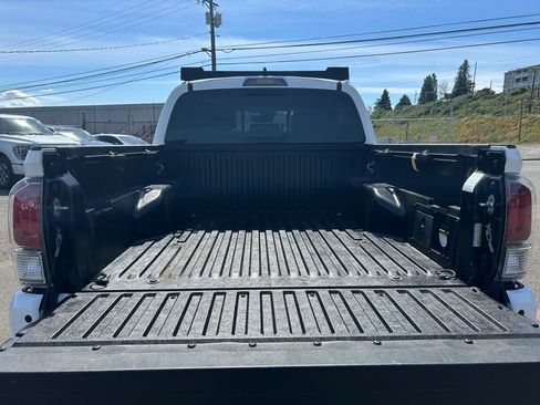 Used 2023 Toyota Tacoma TRD Off-Road w/ Technology Package AWD/4WD image 22