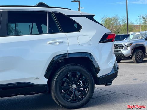 Certified 2024 Toyota RAV4 SE w/ Convenience Package AWD/4WD image 11
