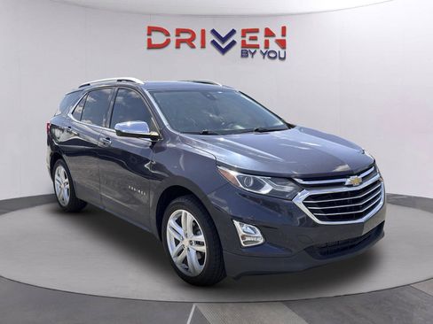 Used 2018 Chevrolet Equinox Premier FWD image 2