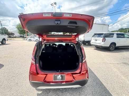 Used 2023 Kia Soul S FWD image 17