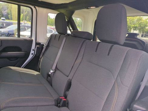 Used 2024 Jeep Wrangler Unlimited Sahara AWD/4WD image 29