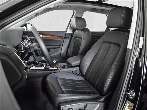 Certified 2023 Audi Q5 2.0T Premium Plus w/ Premium Plus Package AWD/4WD image 17