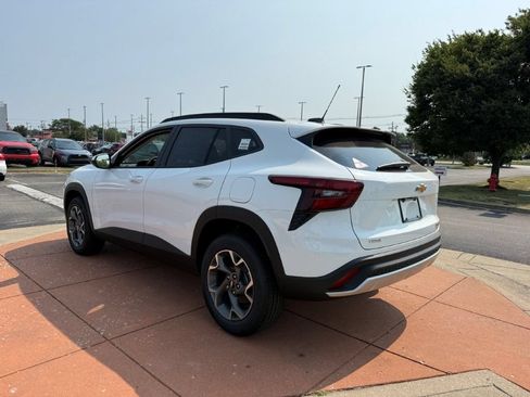 New 2026 Chevrolet Trax LT w/ LT Convenience Package FWD image 4