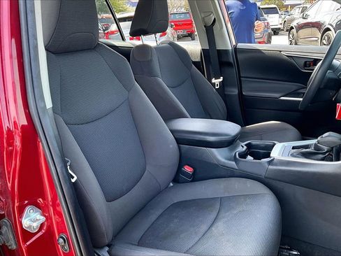 Used 2021 Toyota RAV4 LE image 26