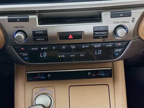 Used 2017 Lexus ES 350 w/ Premium Package FWD image 23