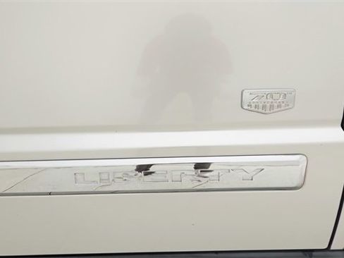 Used 2011 Jeep Liberty 70th Anniversary image 13