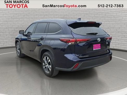 Used 2025 Toyota Highlander XLE FWD image 8